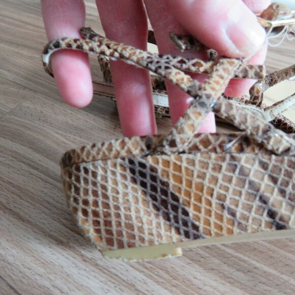 STUART WEITZMAN Leather Snakeskin Strappy Low Wedge Sandals Quiet Luxury US 8 - Picture 9 of 15